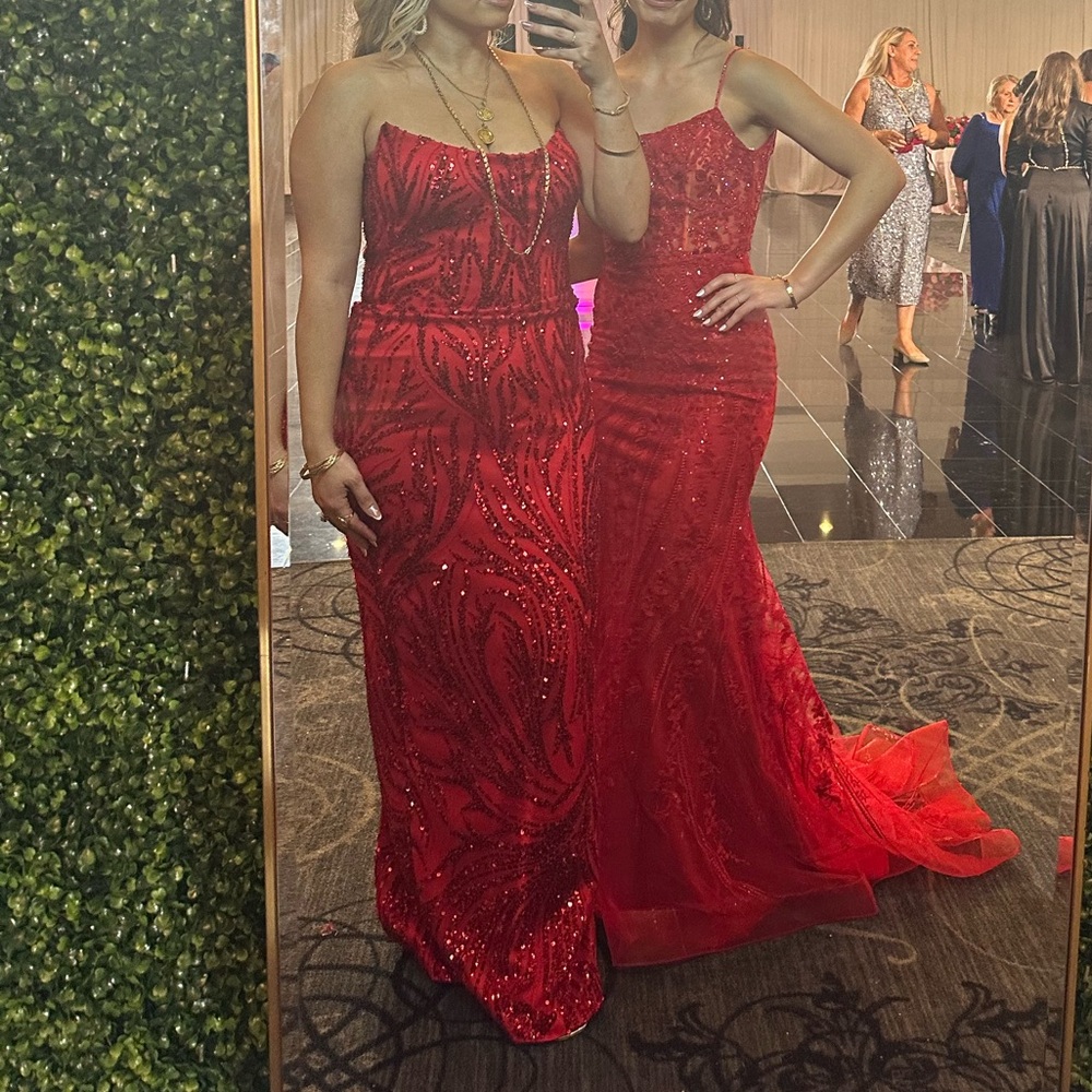 Elegant Red strapless dress